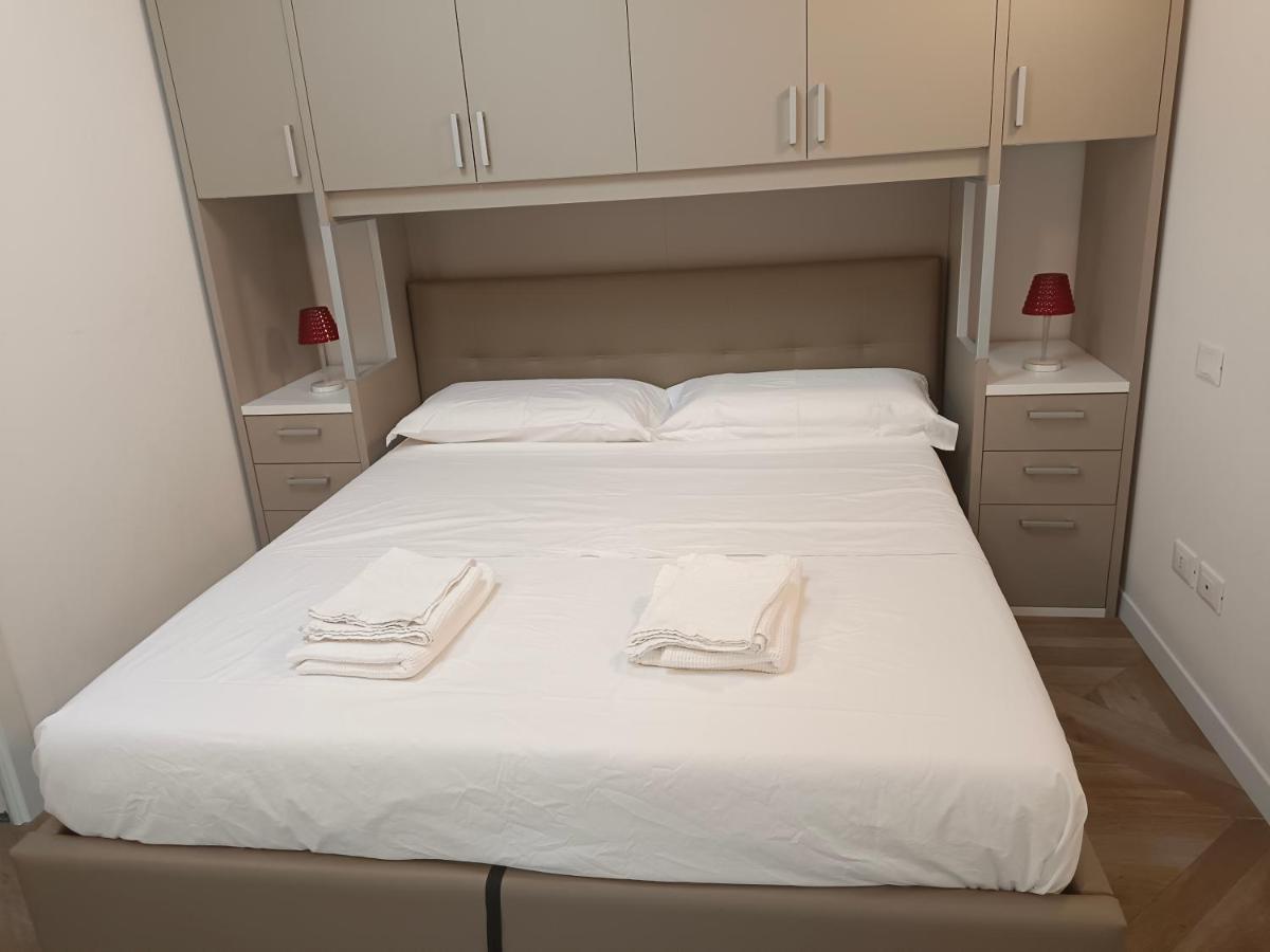 Appartement Luminoso Bilocale Zona Tibaldi Bocconi à Milan Extérieur photo