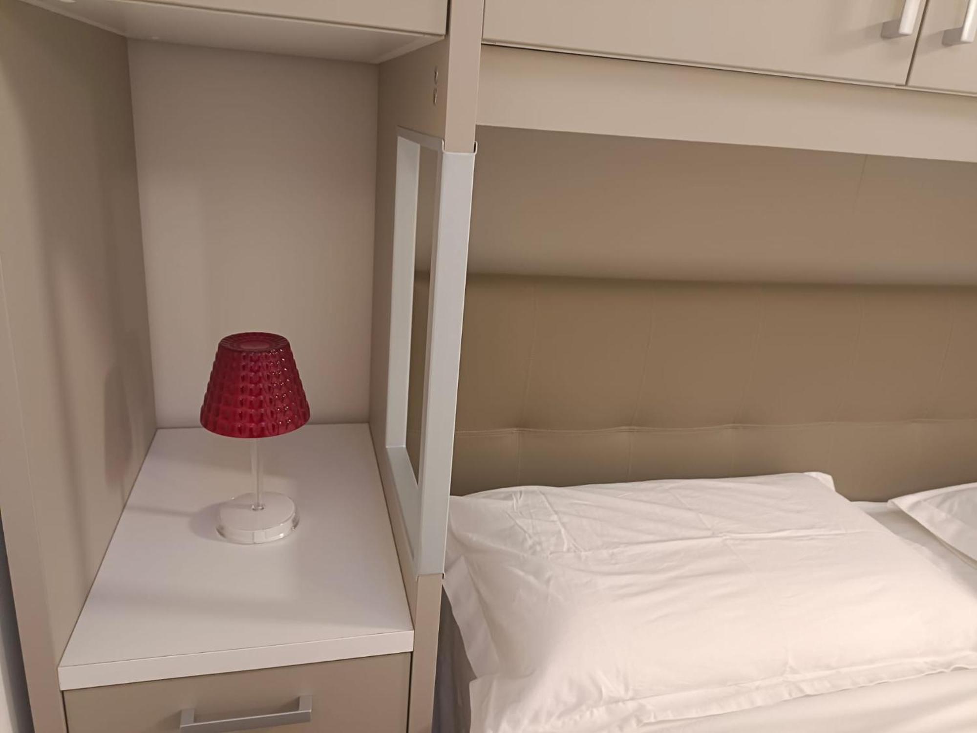 Appartement Luminoso Bilocale Zona Tibaldi Bocconi à Milan Extérieur photo